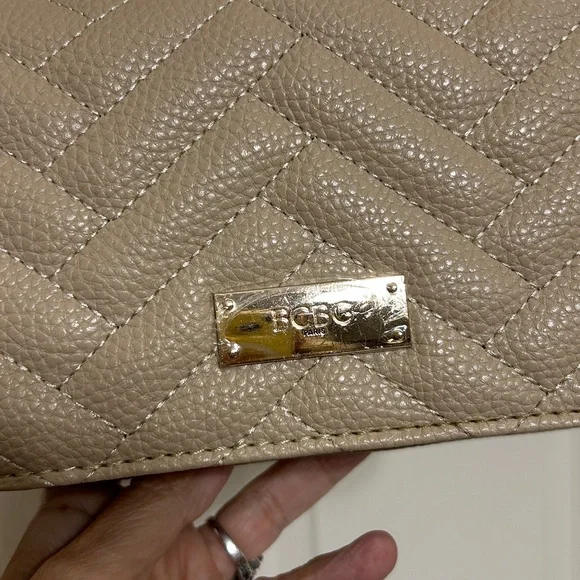 BCBG Paris Quilted Crossbody Bag in Creamy Beige - Wristlet Strap Woven Chain - Picture 2 of 11